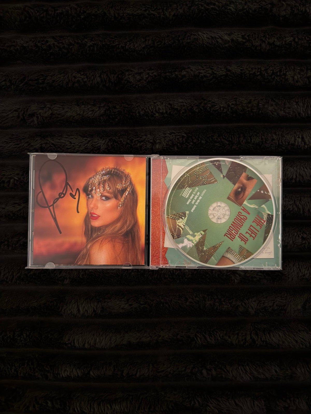 Taylor Swift The Life of a Showgirl CD + Hand Signed Photo 1