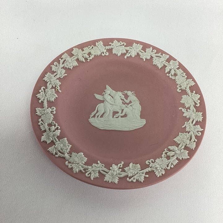 !!! Wedgwood  England Pink Jasperware Small Round Tray !!!