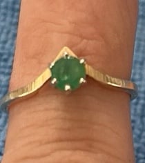 14k gold women ring with emerald