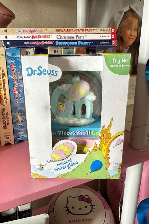 DR. SEUSS, OH THE PLACES YOU'LL GO! MUSICAL WATER GLOBE