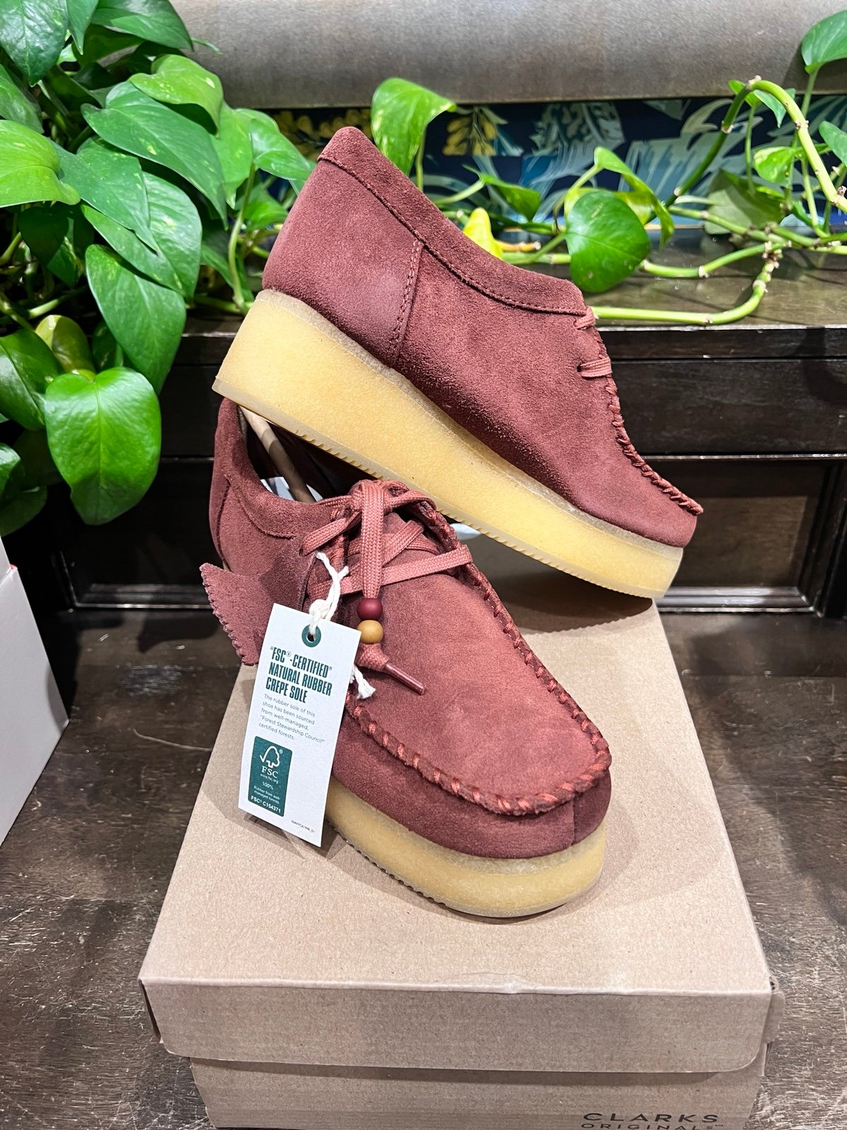 Clarks original size 7 burgundy suede brand new