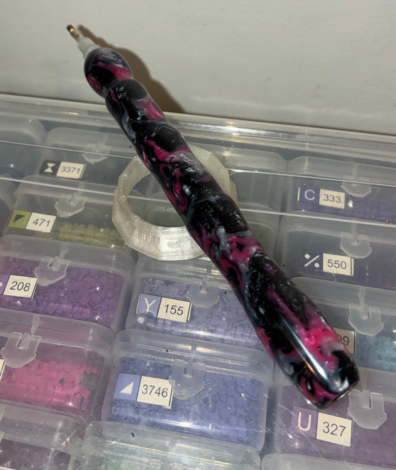 Diamond art pen black, gray and hot pink