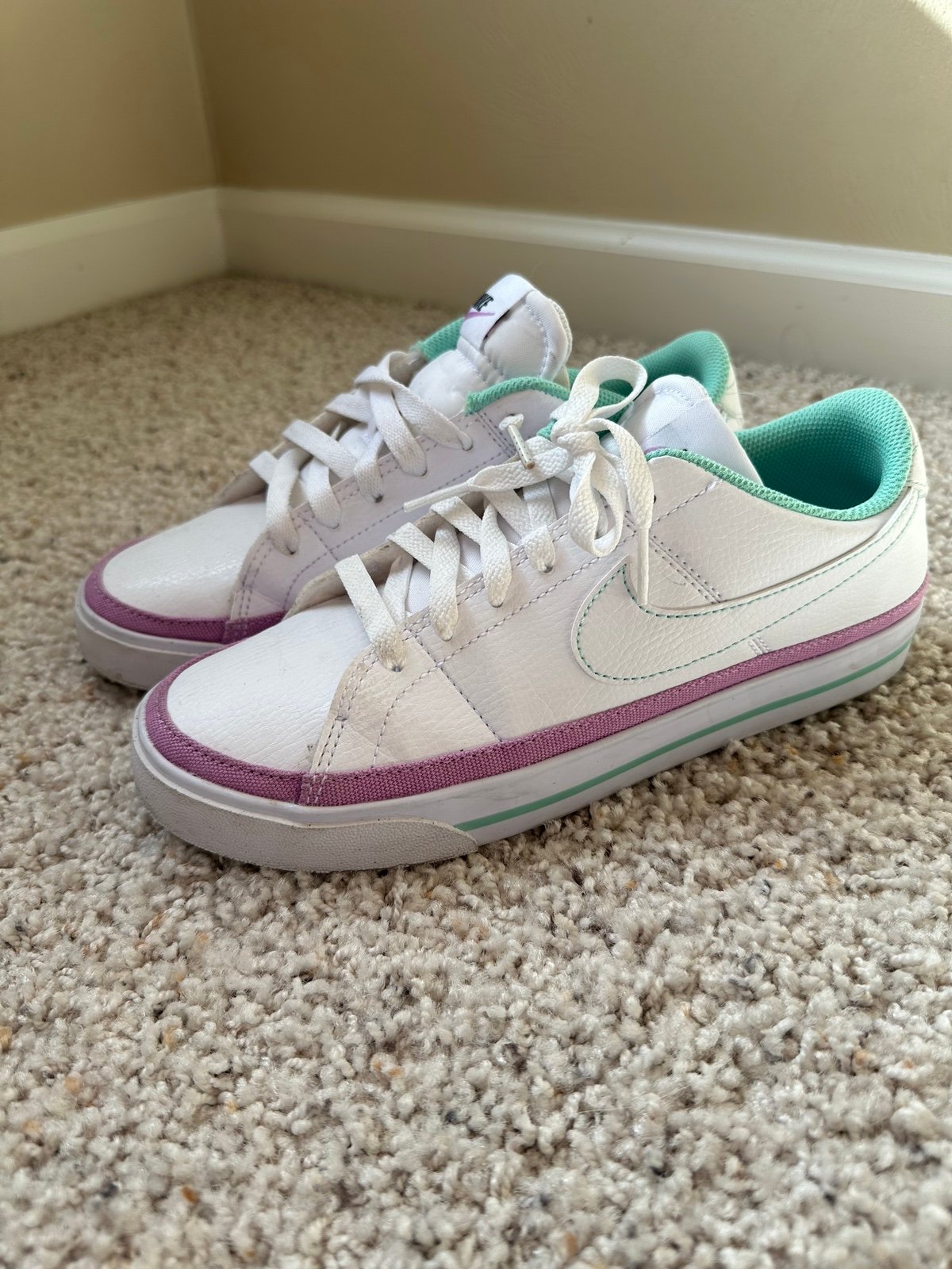 Nike women’s court legacy shoes- size 8