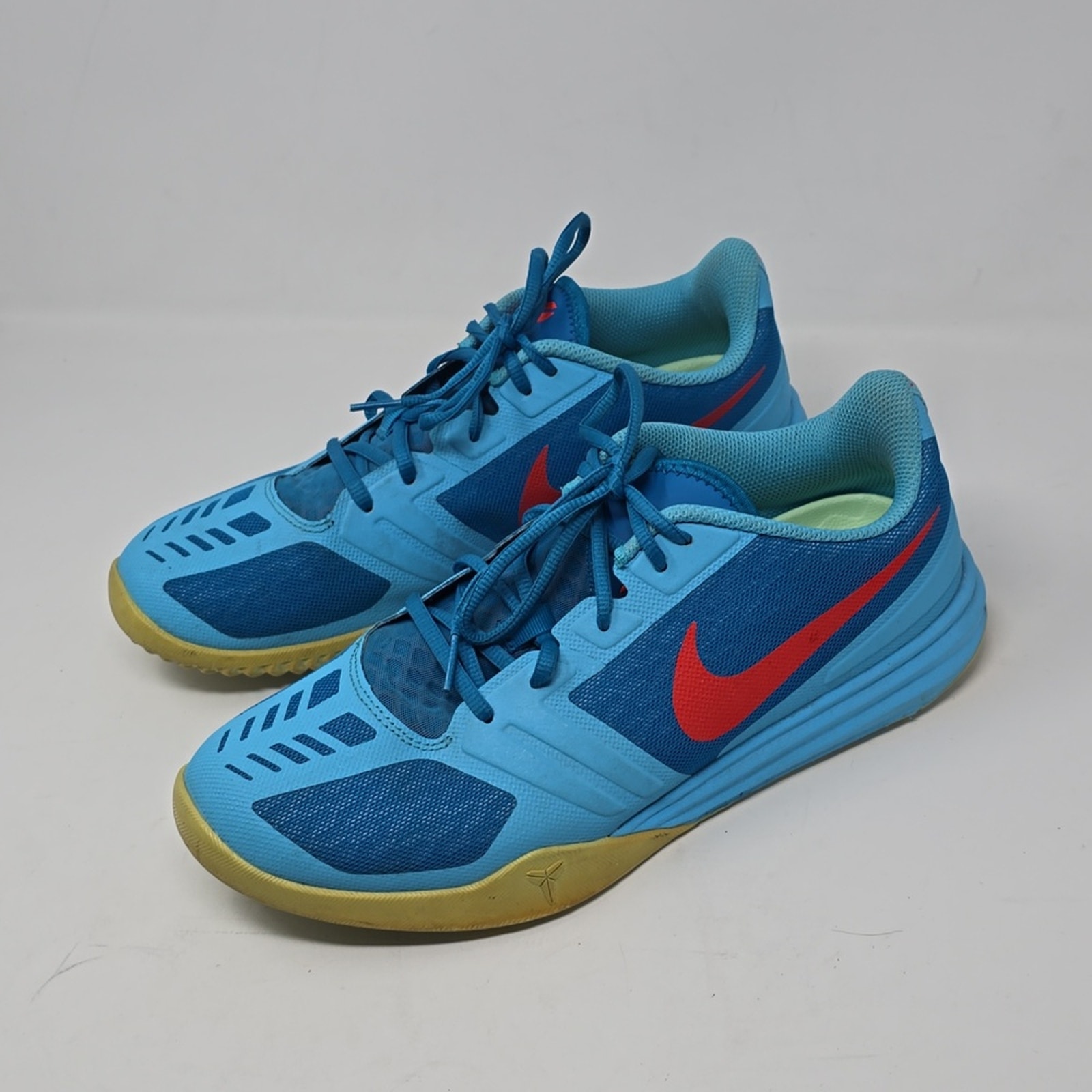 Nike KB Mentality Kobe Bryant Clearwater Blue Crimson 704942-400 Size 11
