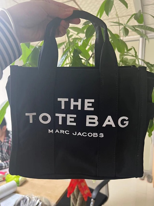 Marc Jacob Medium Tote BLACK