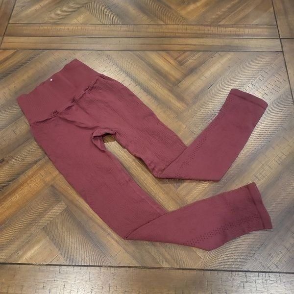 Free People NWOT Good Karma Tile Textured leggings Dark Cherry Maroon XS/S
