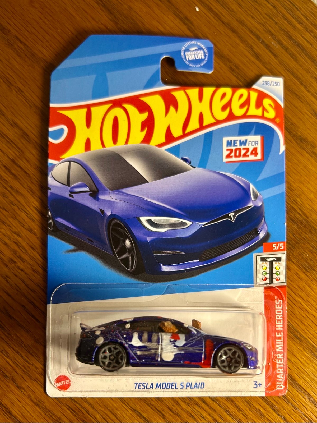 “Vandalized” Tesla Model S Plaid San Diego Edition 1:64 Hot Wheels custom