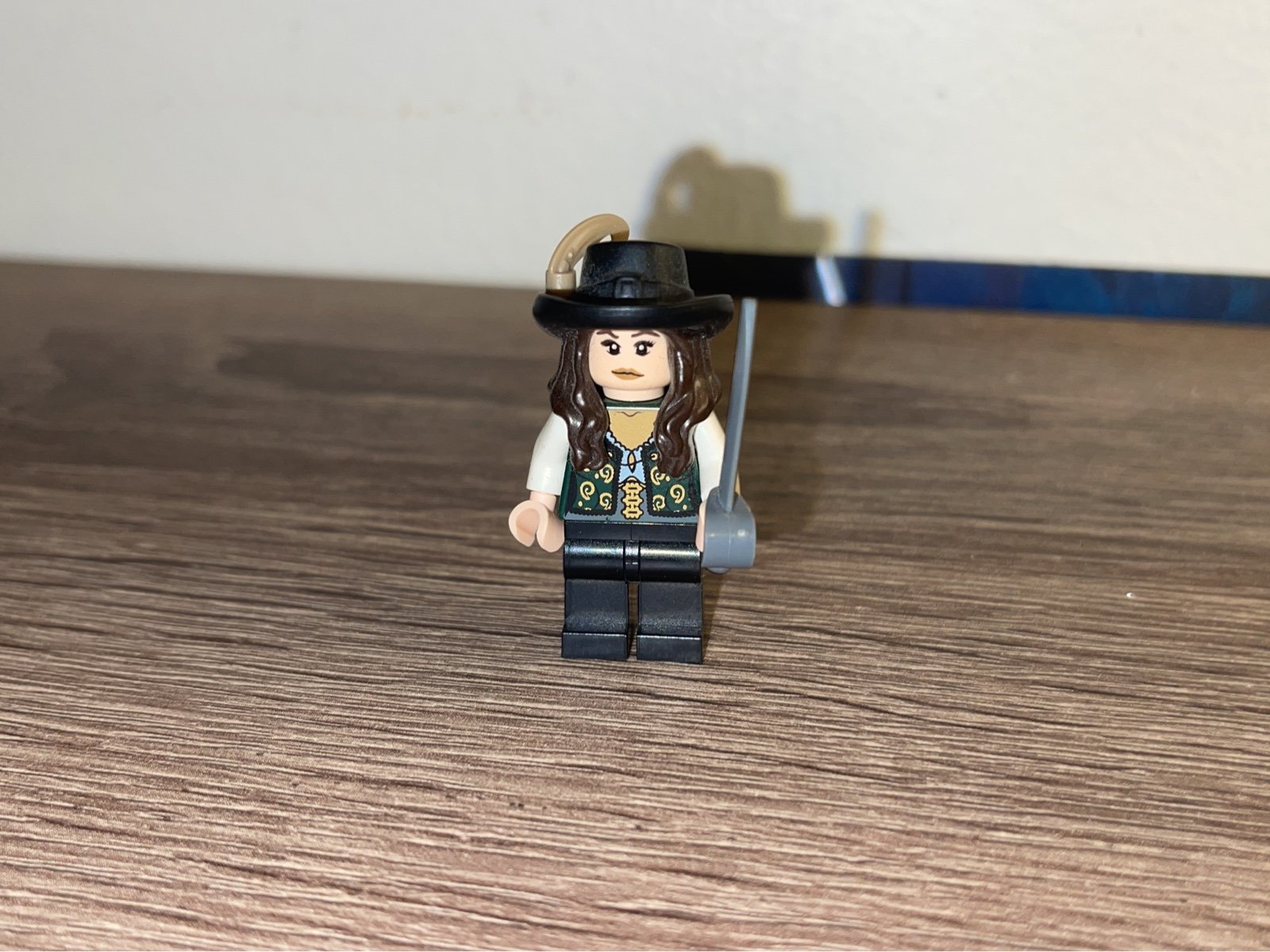lego pirates of the caribbean angelica Minifigure with plume