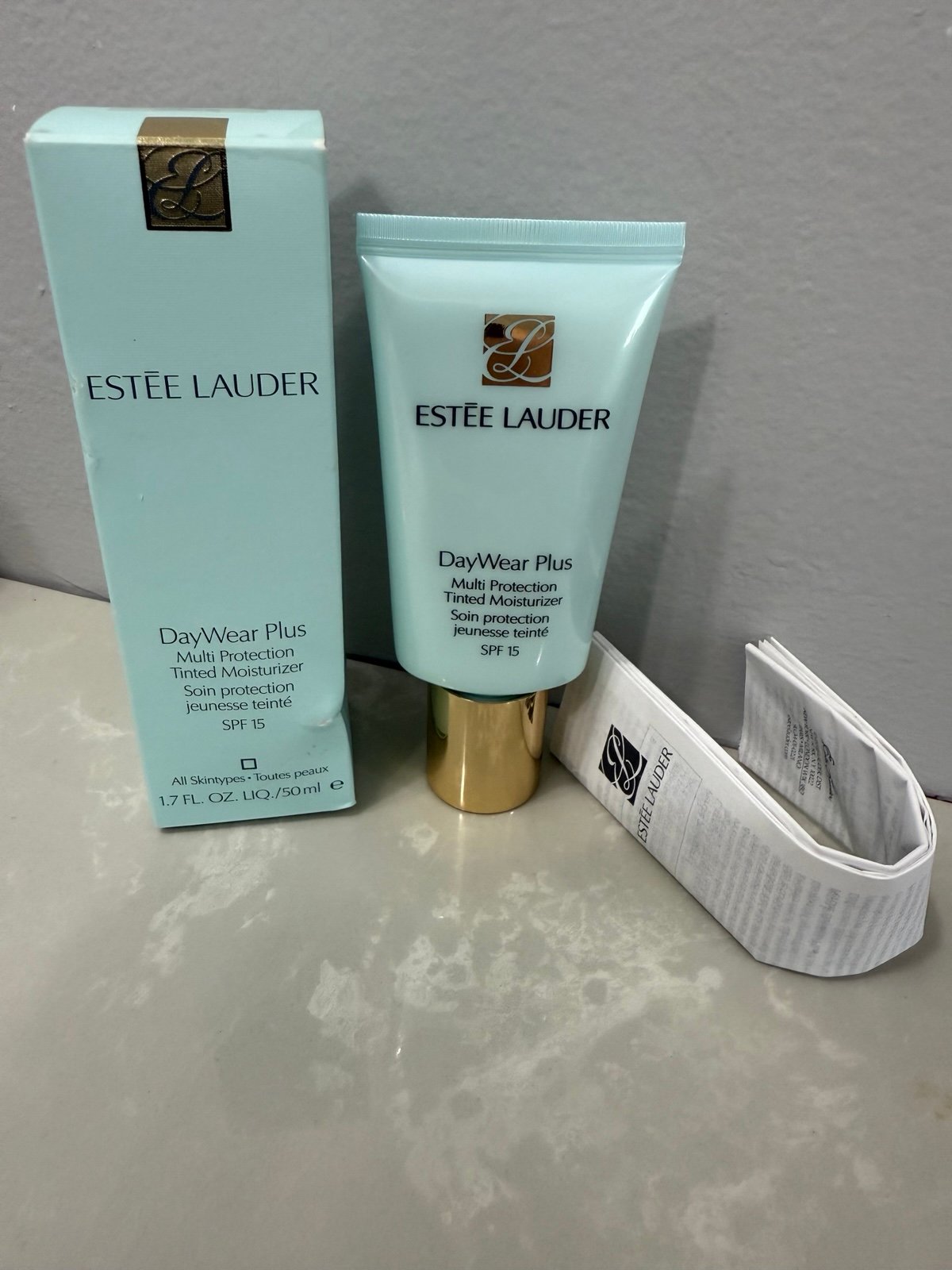 Estée Lauder DayWear Plus Tinted Moisturizer SPF 15 Medium 03 1.7 oz NEW IN BOX
