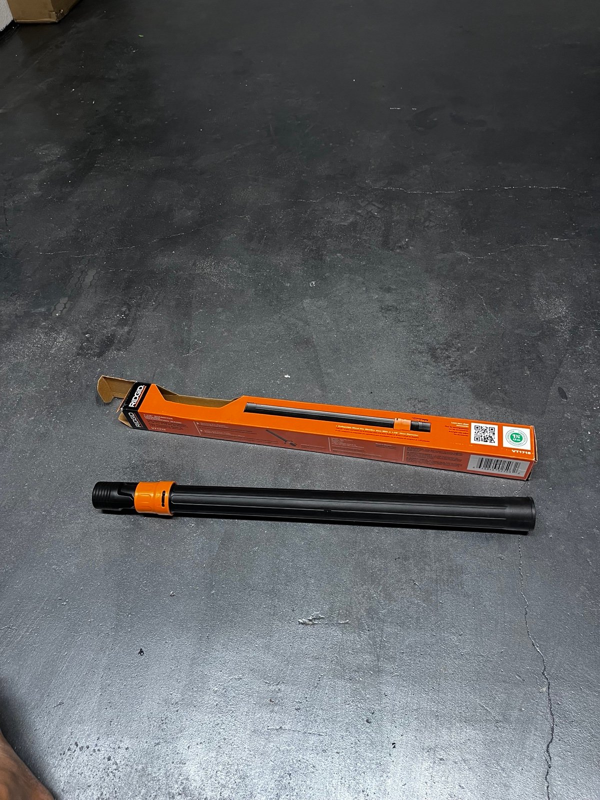 Ridgid telescoping and locking vacuum wand