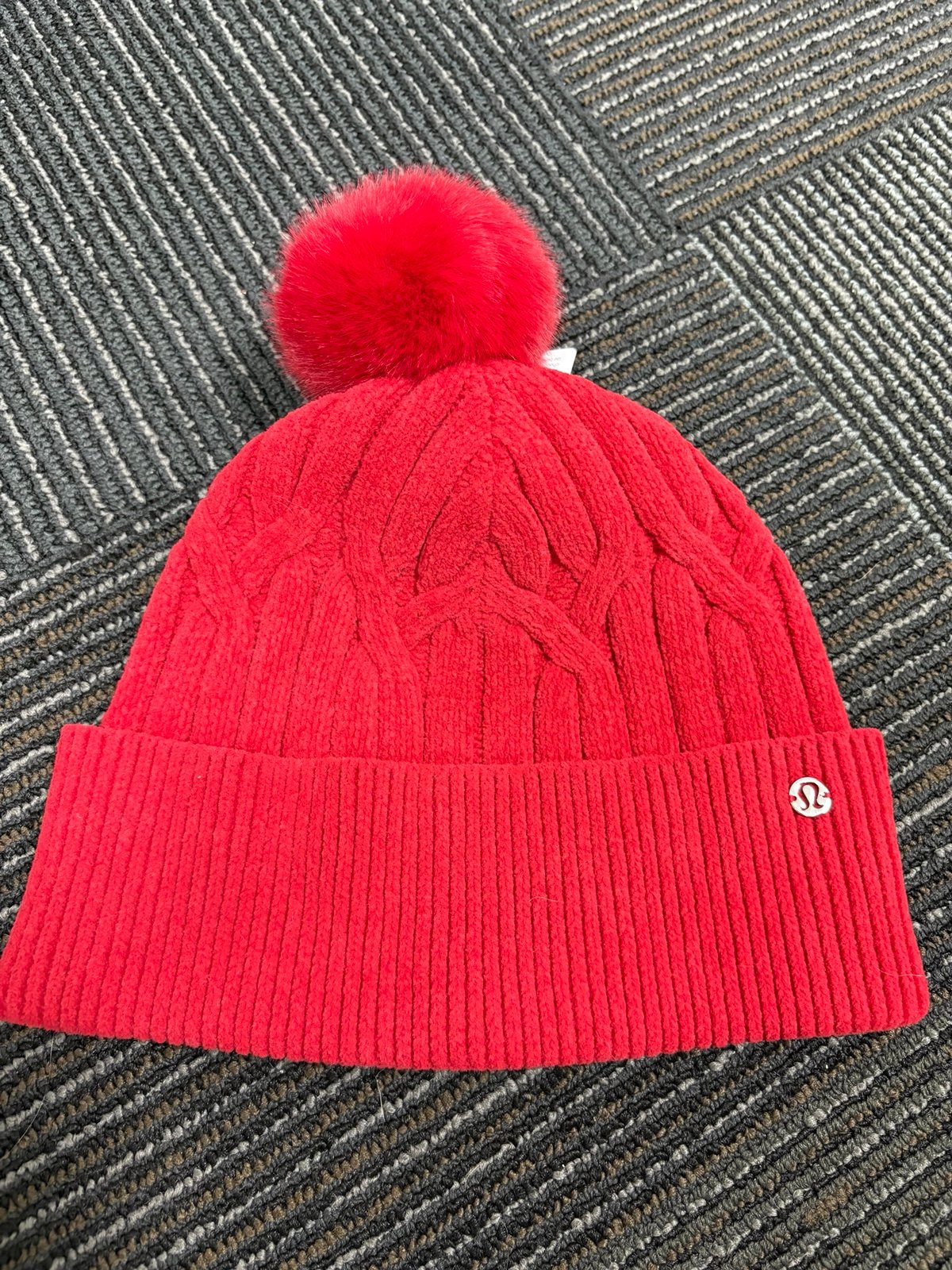 Lululemon Women’s Cable-Knit Pom Pom Beanie NWT Dark Red
