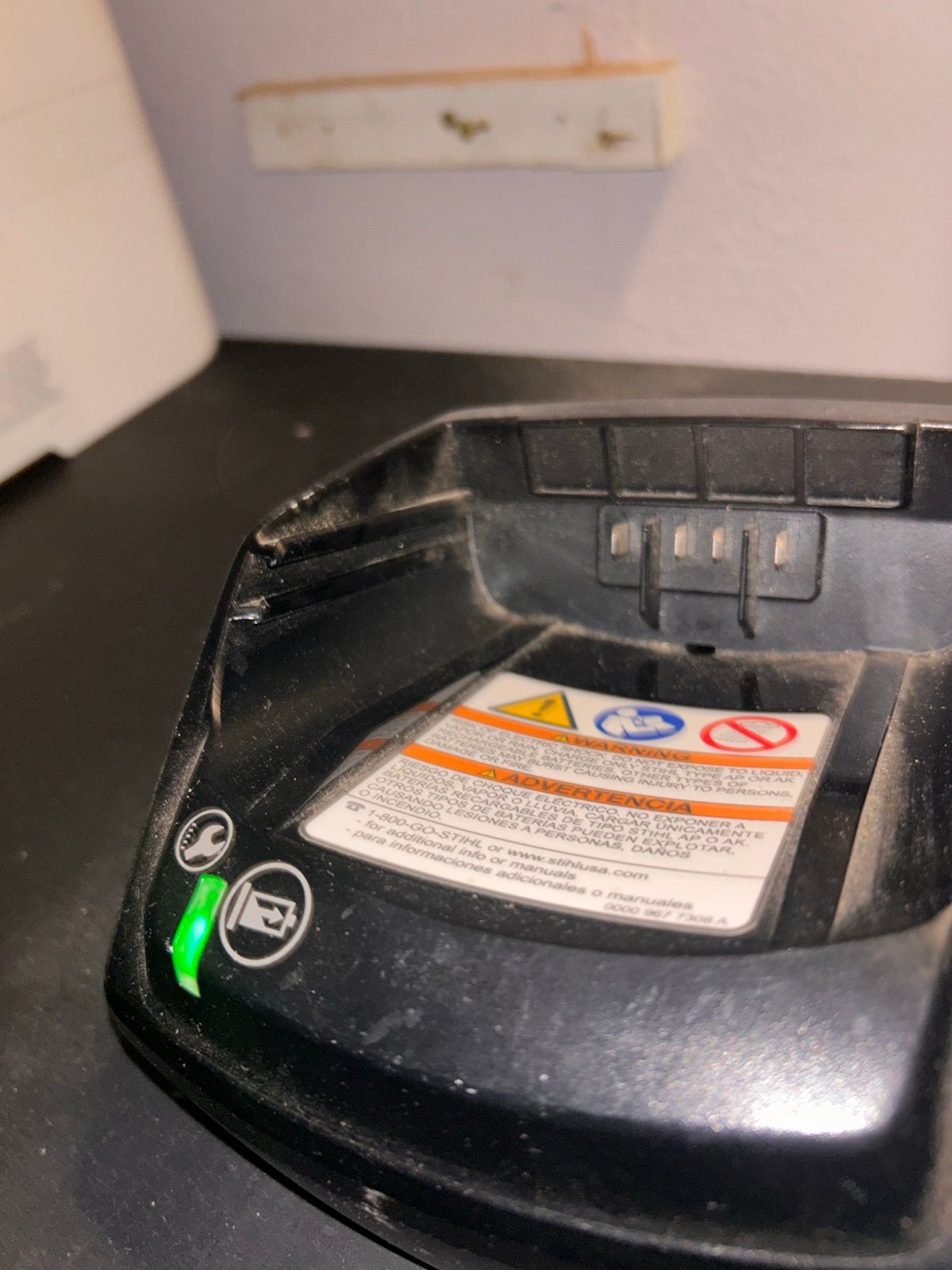 STIHL AL101 battery charger
