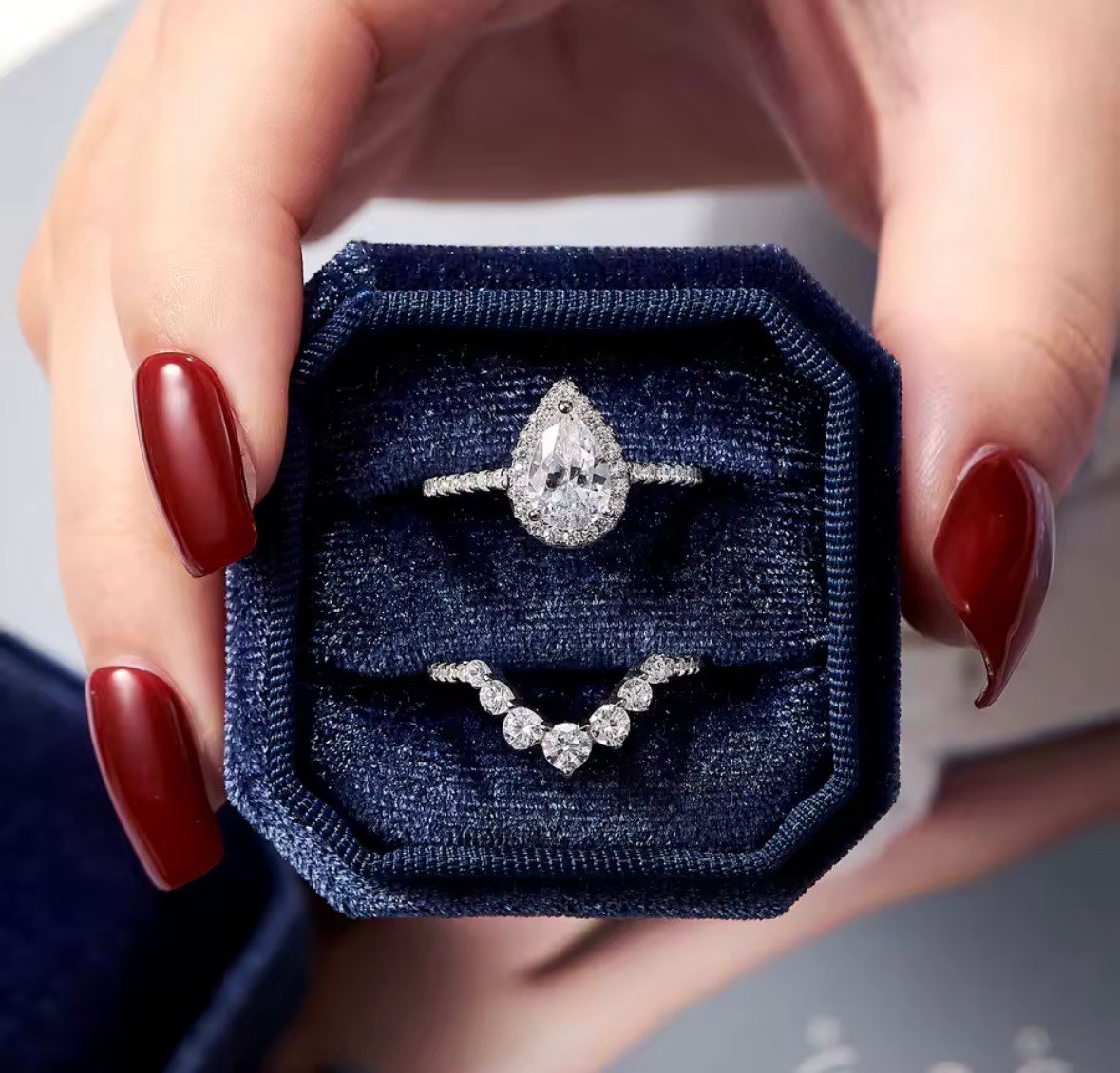 Engagement and wedding band bridal set