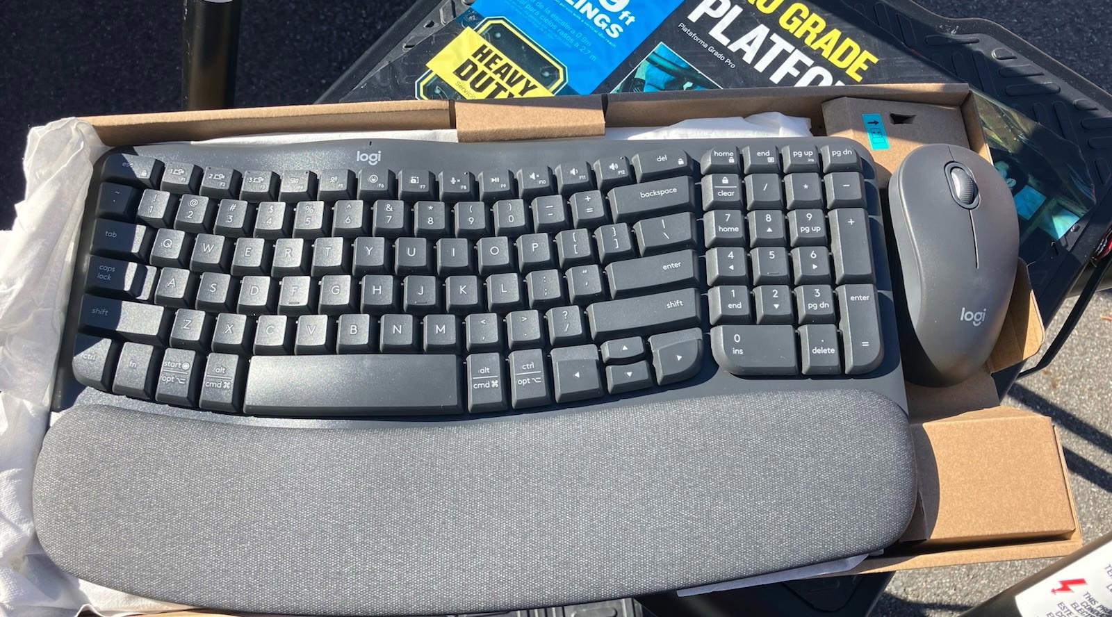 Logitech Wave Keys Mk670 Combo, Wireless Ergonomic Keyboard With Signature M550