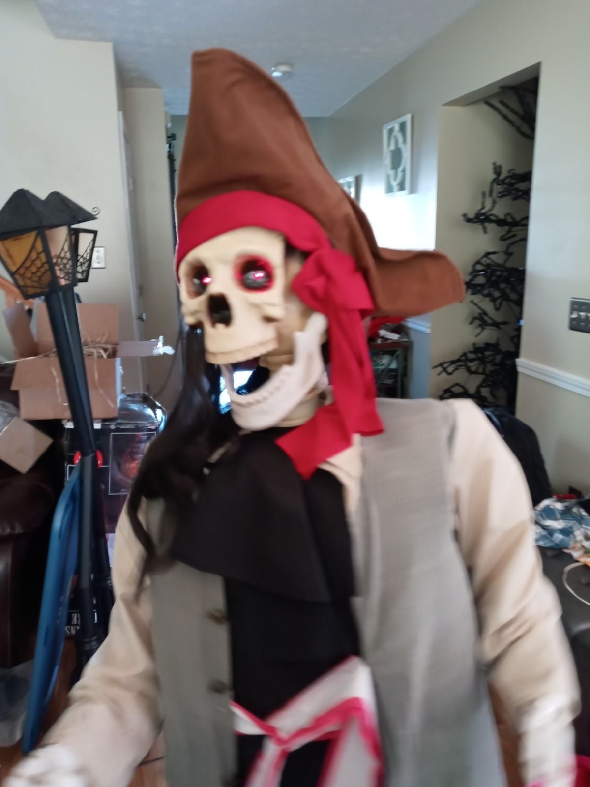 Gemmy dancing Pirate Skeleton - some costume flaws, no sword or microphone