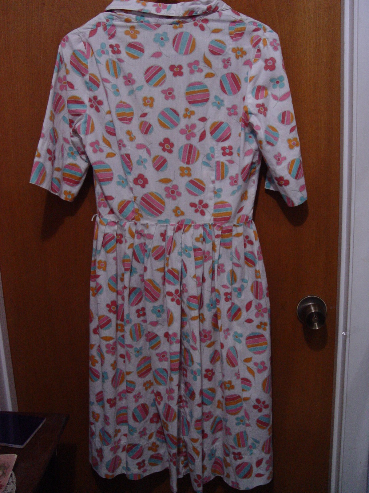50’s 60s Vintage Novelty Print Shirtwaist Dress Beach Balls & Flowers Flared w
