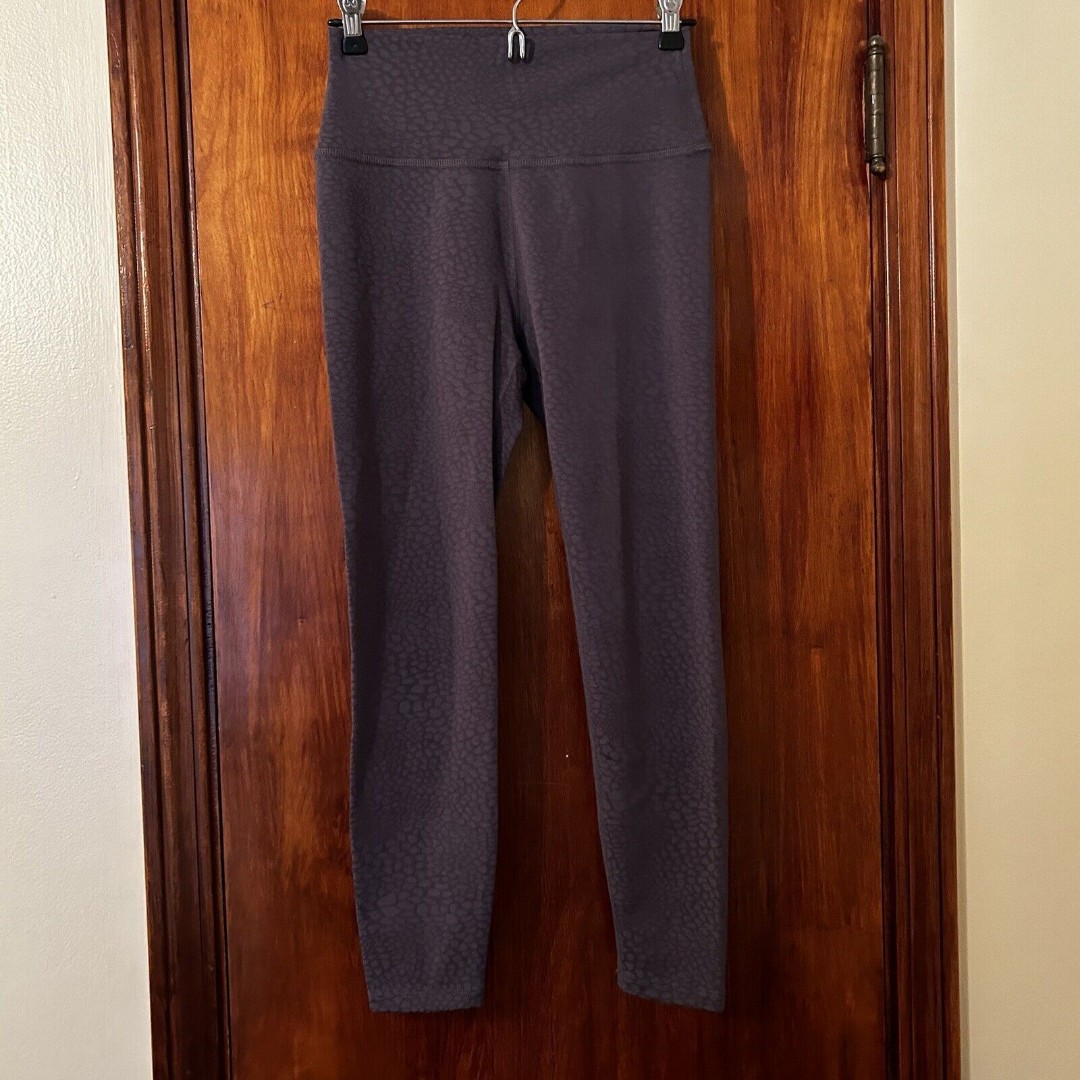 Beyond Yoga Feline Jacquard Shadow High Waisted Midi Leggings Gray Womens Small
