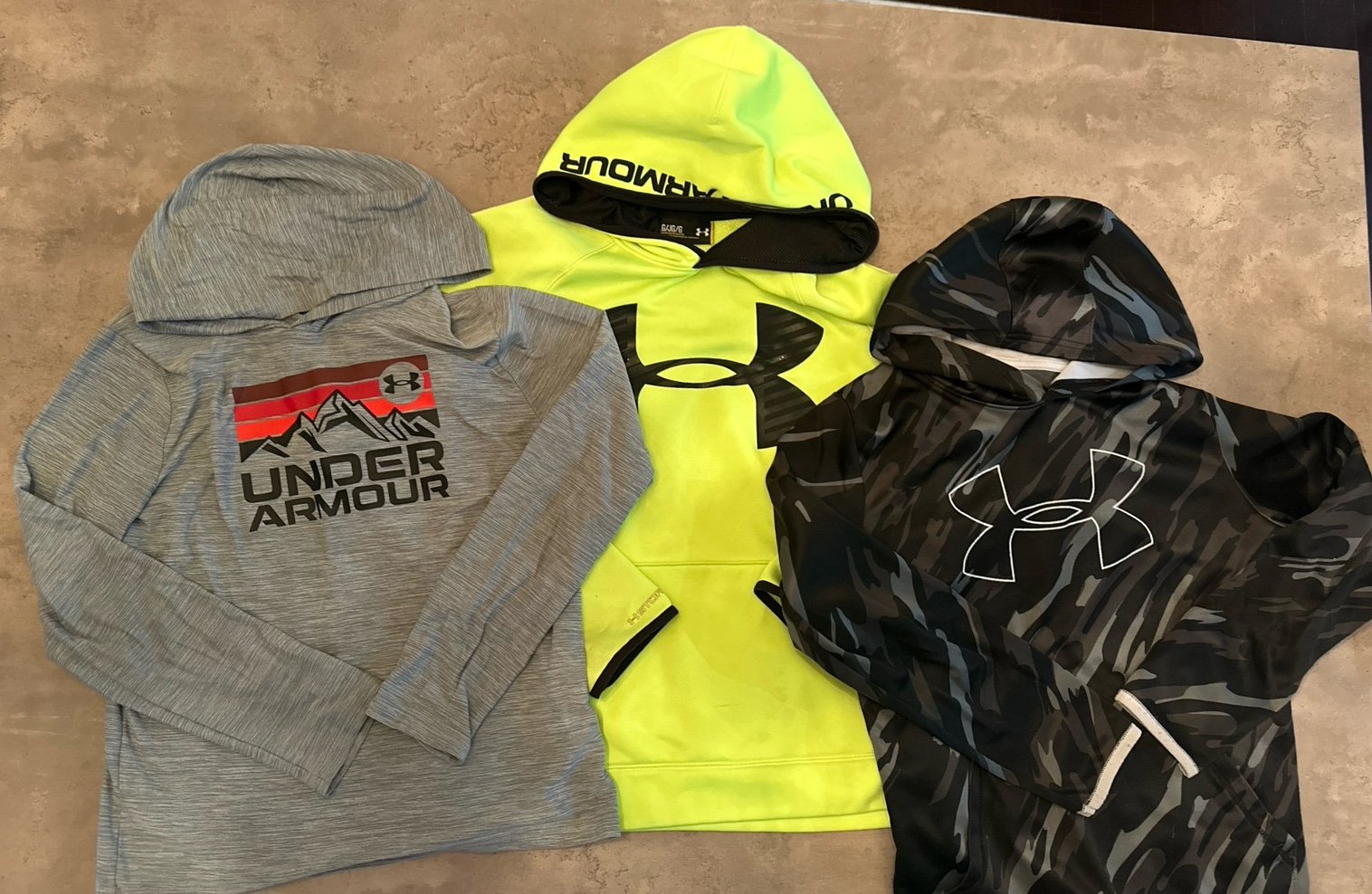 Boys under Armour sweatshirts hoodies size large