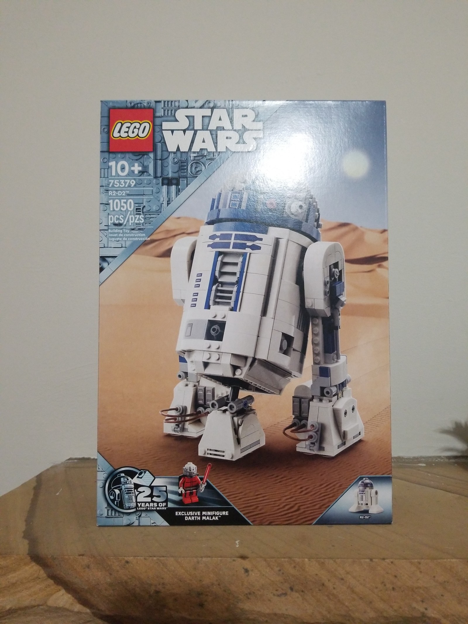 NEW! LEGO Star Wars R2-D2 Unopened box