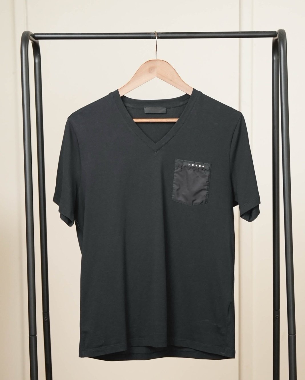 Tシャツ・カットソー PRADA Men T Shirts UJL18911JE Black PRADA プラダ Tシャツ メンズ Lサイズ ブラック UJN773 S 212