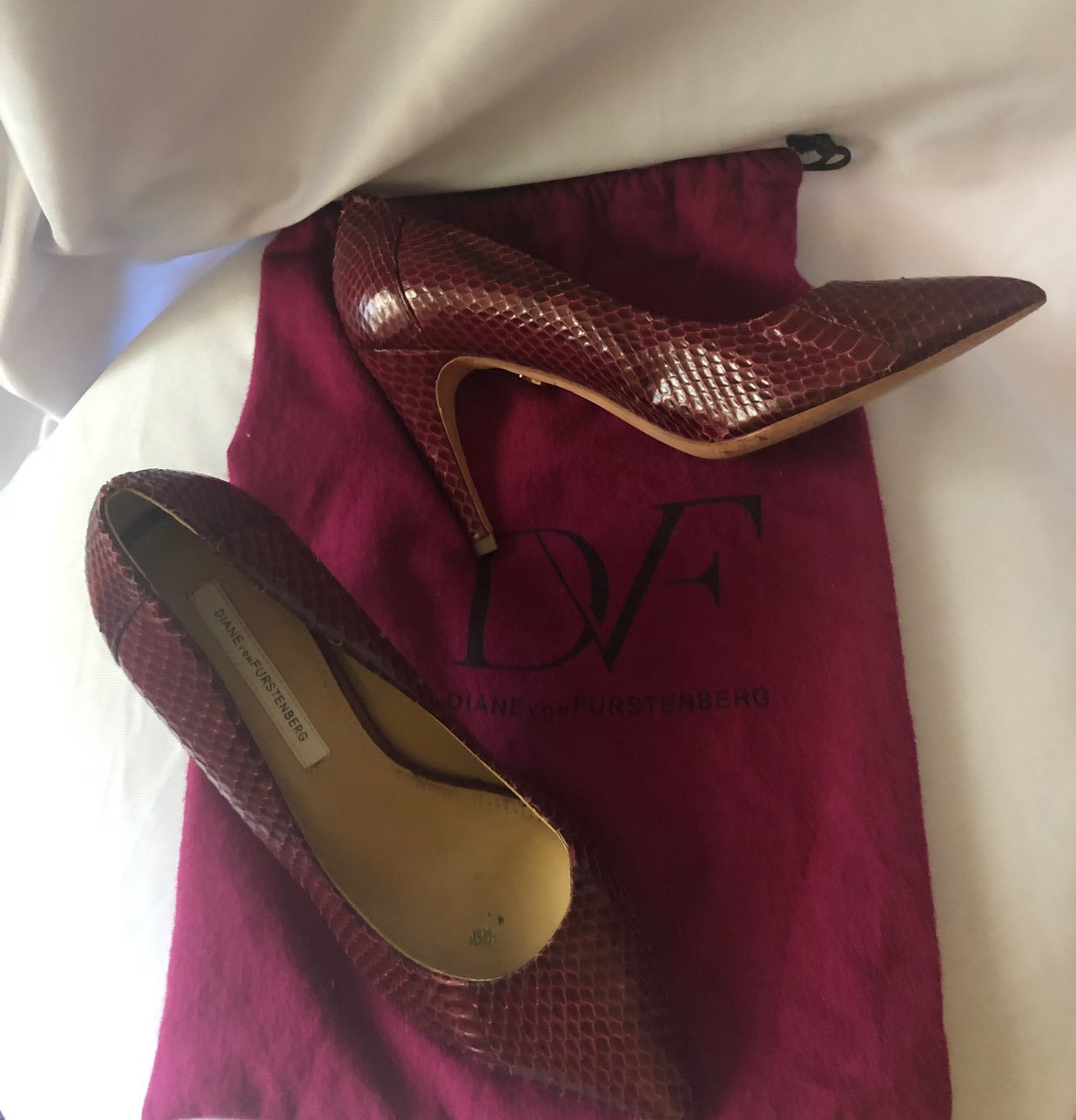 DVF Snakeskin Cranberry W/dustbag Sz. 8M