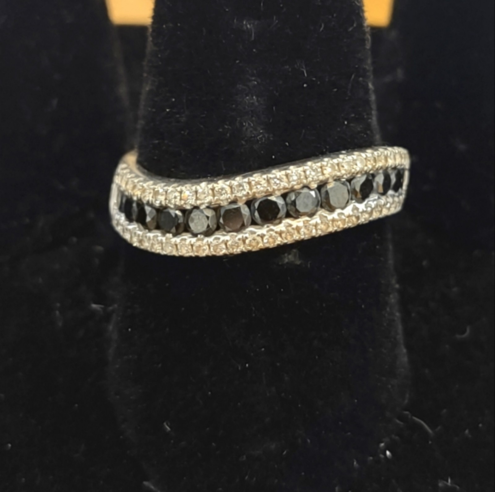 0.89CT black and white round cut diamonds in 14k solid white gold curved ring 7