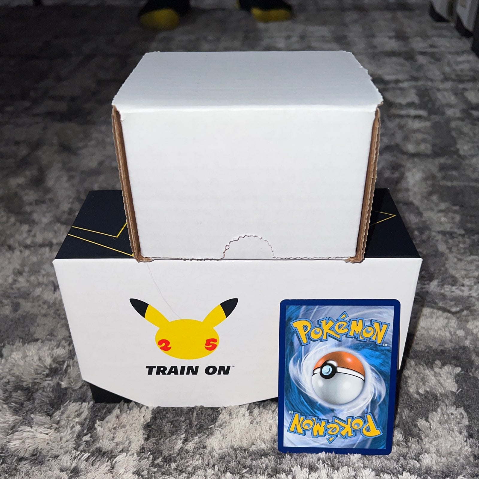 700+ Pokemon card bulk lot
