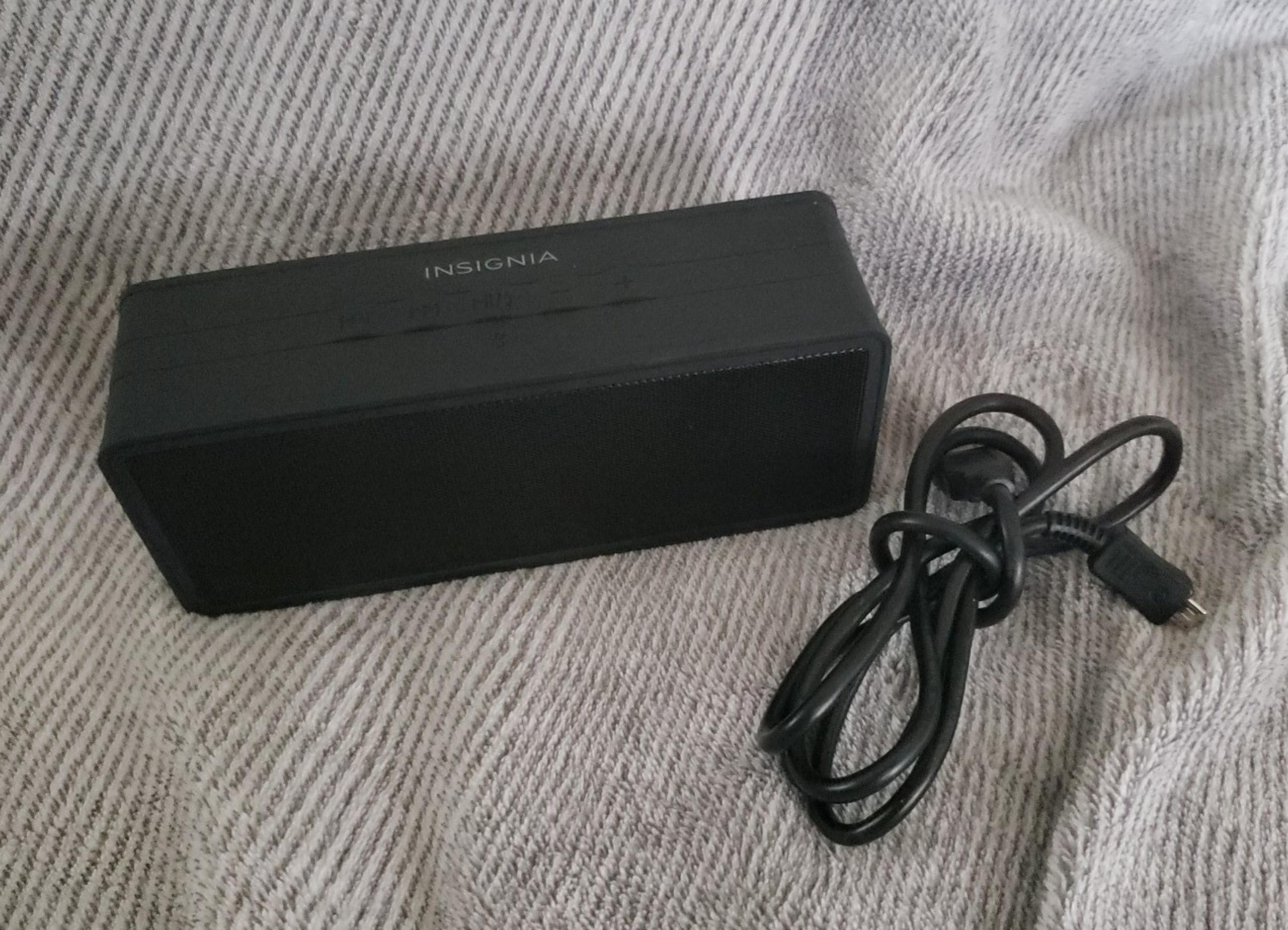 INSIGNIA Portable Bluetooth Stereo Speaker with Powerbank