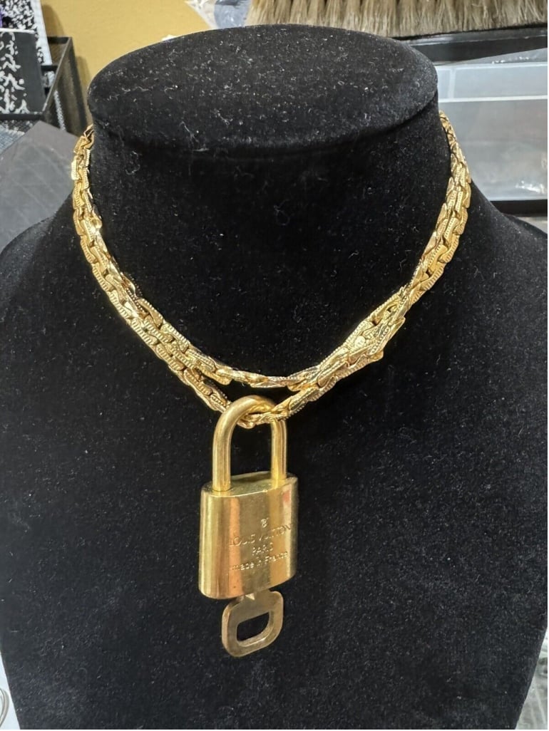 Louis Vuitton Gold Lock & Key Pendant Necklace 24 Chain Luxury Fashion #311