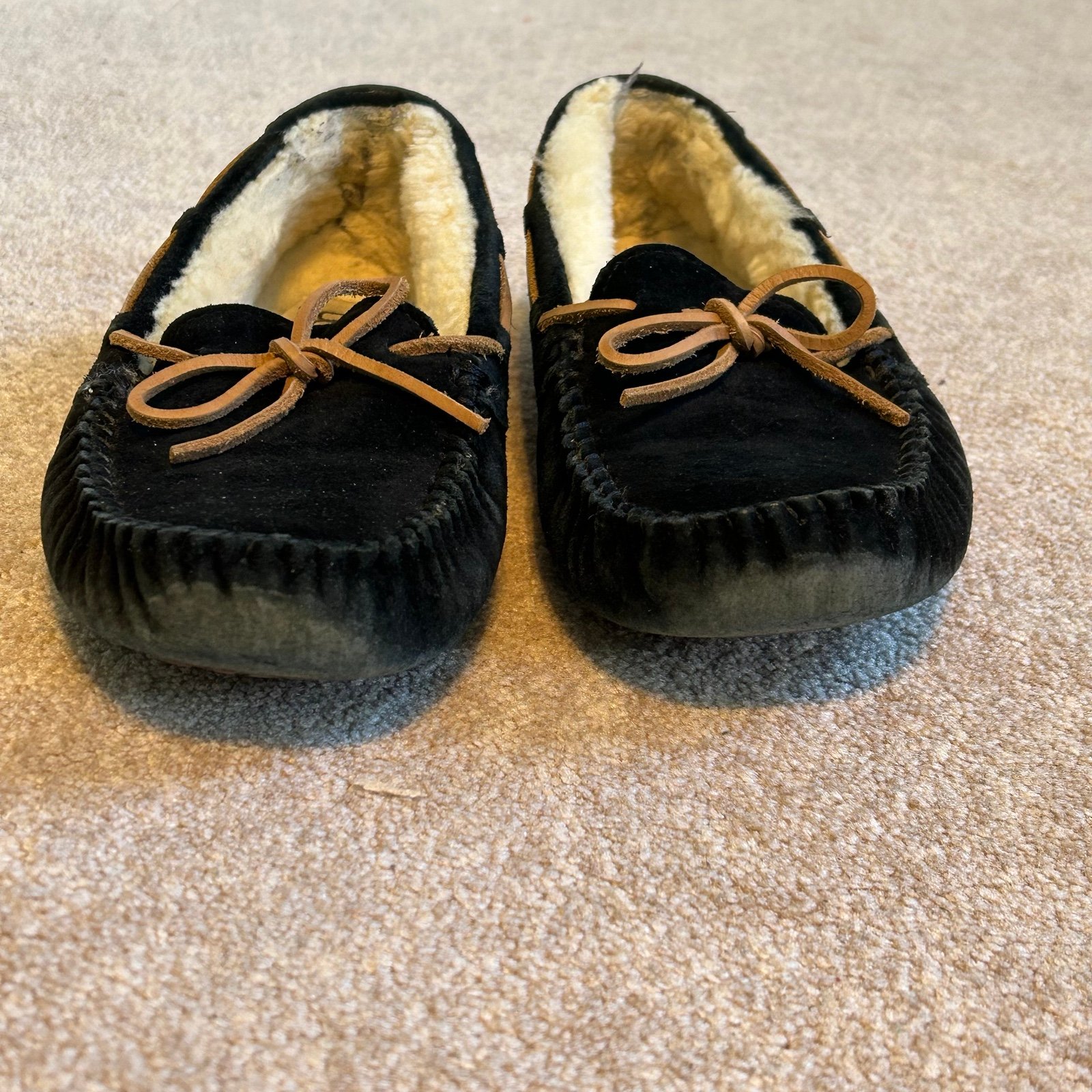 UGG ダコタ　ブラック24 Amazon.com | UGG Women's Dakota Slipper, Black, 05 | Slippers