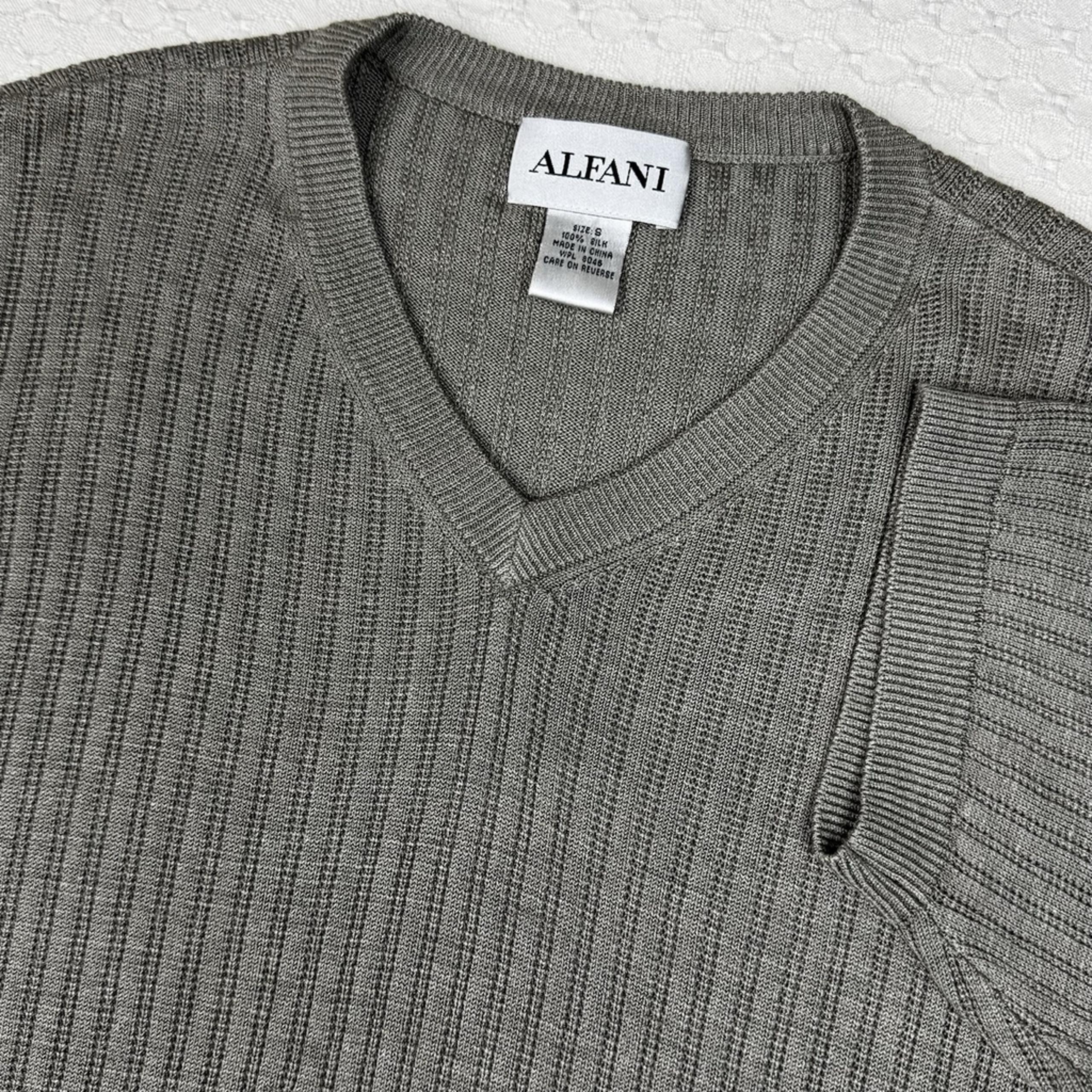 Alfani Sweater Mens Small Silk Short Sleeve Ribbed Textured Pullover V Neck Golf