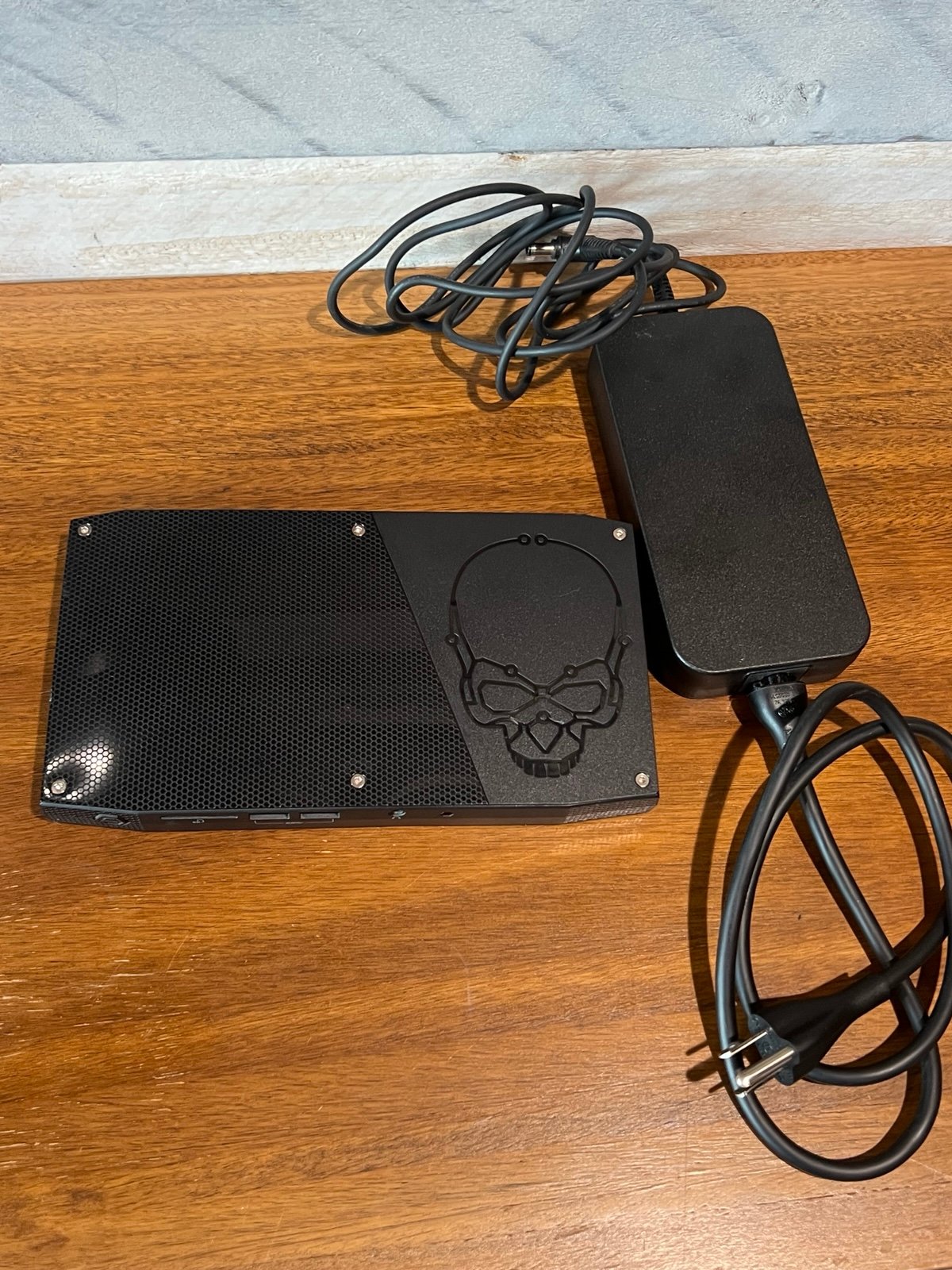 Intel NUC Kit Skull Canyon