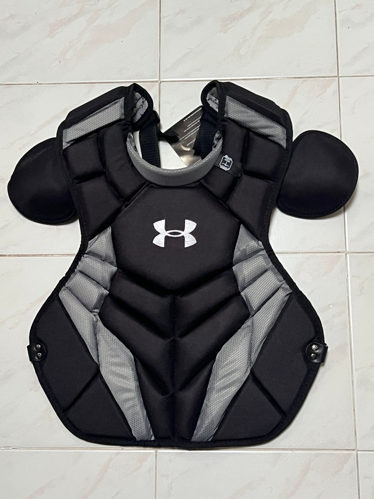 New Under Armour Converge 2 Pro4 Series 16.5 Inch Catcher Black Chest Protector