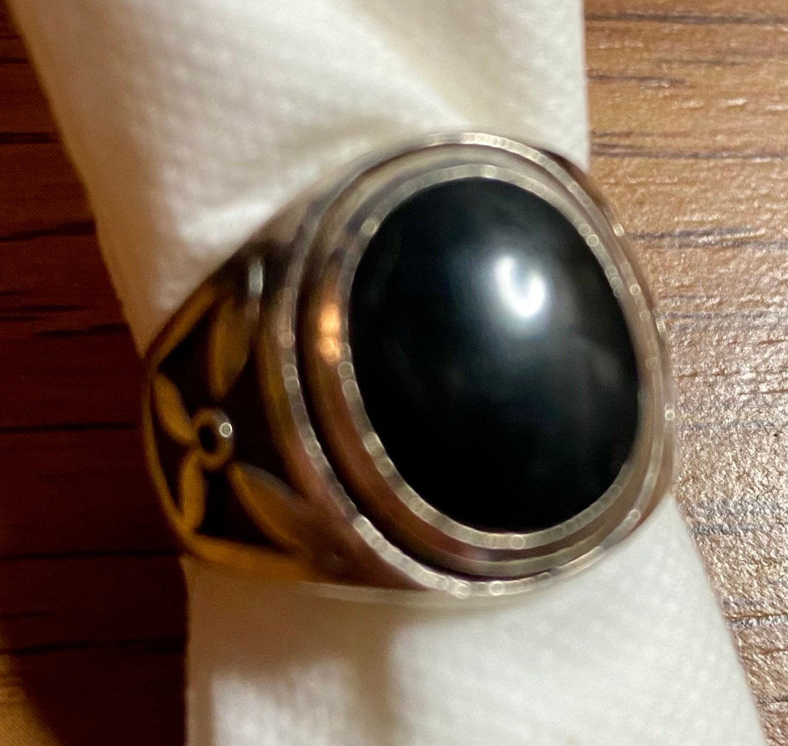 Mens Sterling Silver 925 Ring with Black Center Size 9