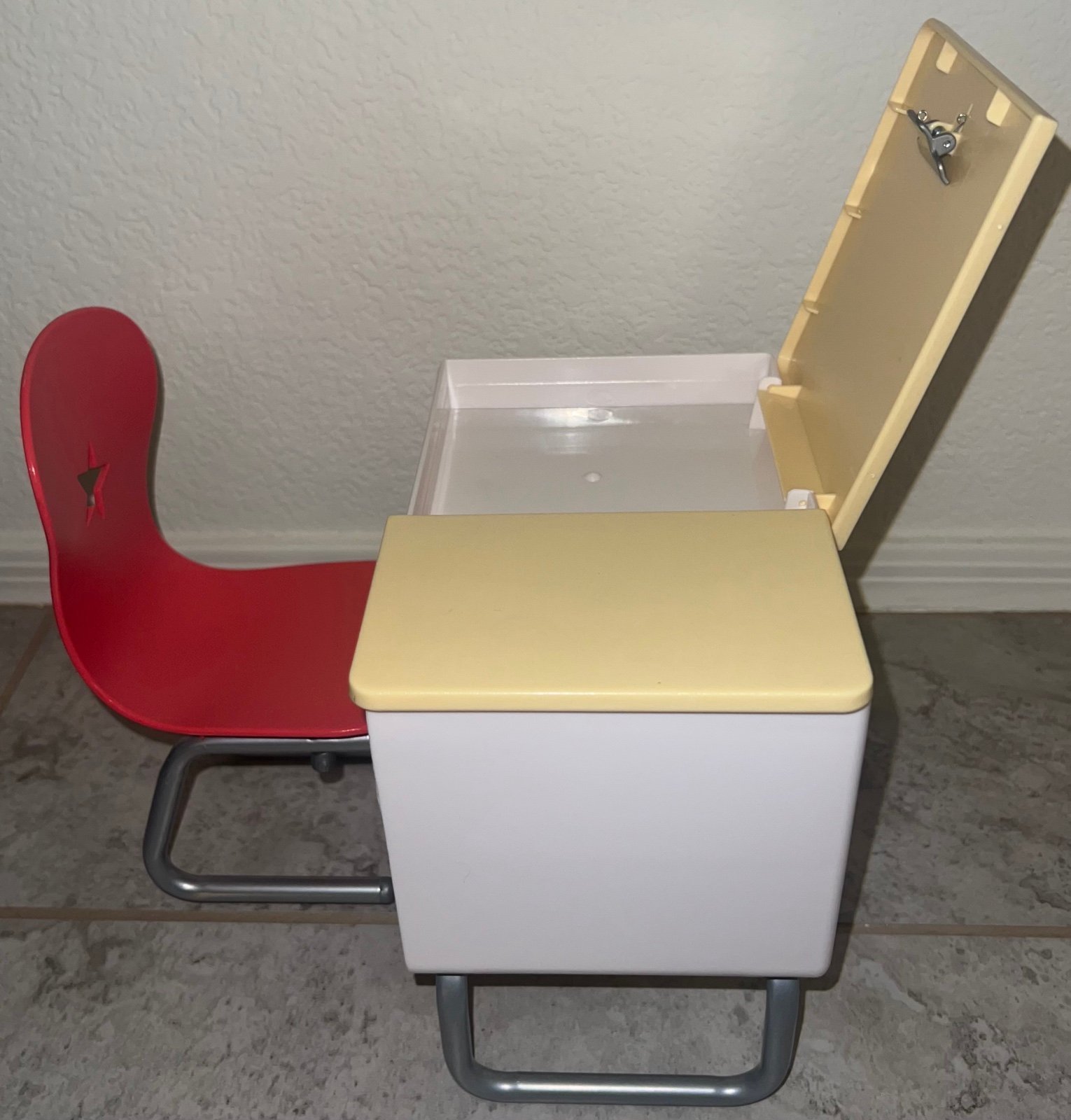 American Girl 2015 Retired Flip-Top Desk & Accessories