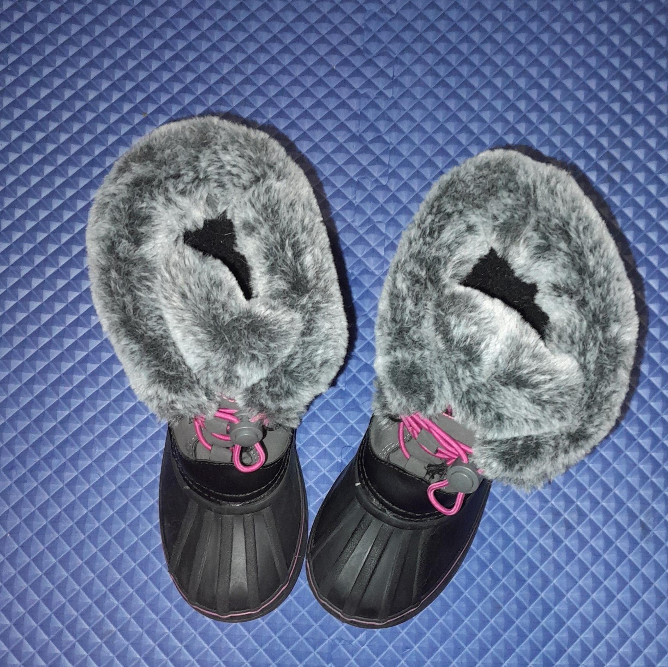Girls boots