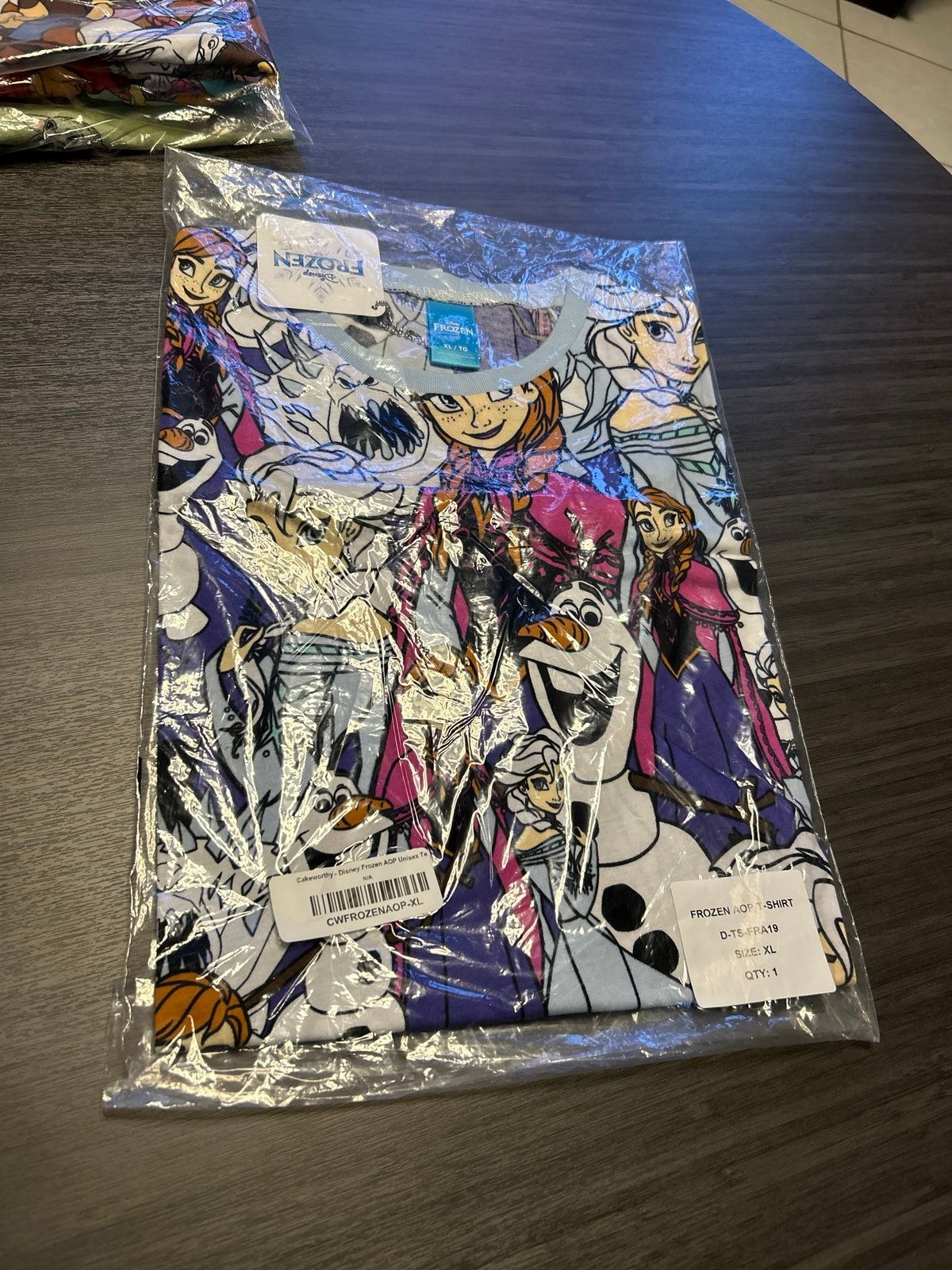 Cakeworthy Frozen AOP Unisex Tshirt XL. Disney princess
