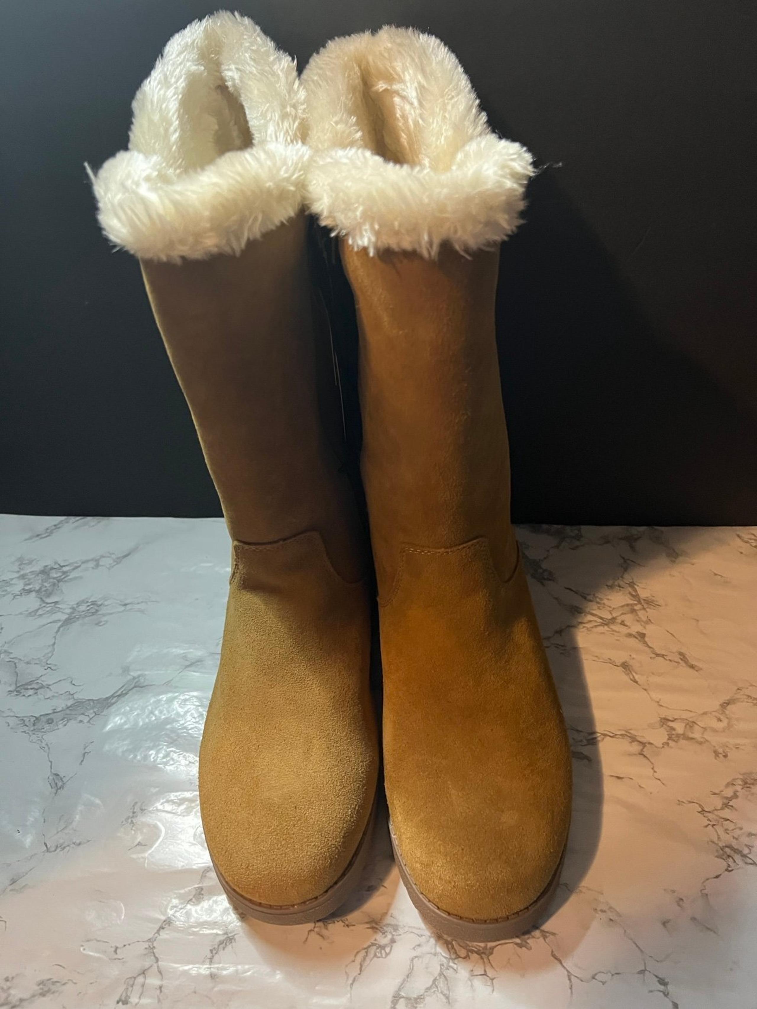 Womens tall brown boots sherpa lining size 11, from Target never worn
