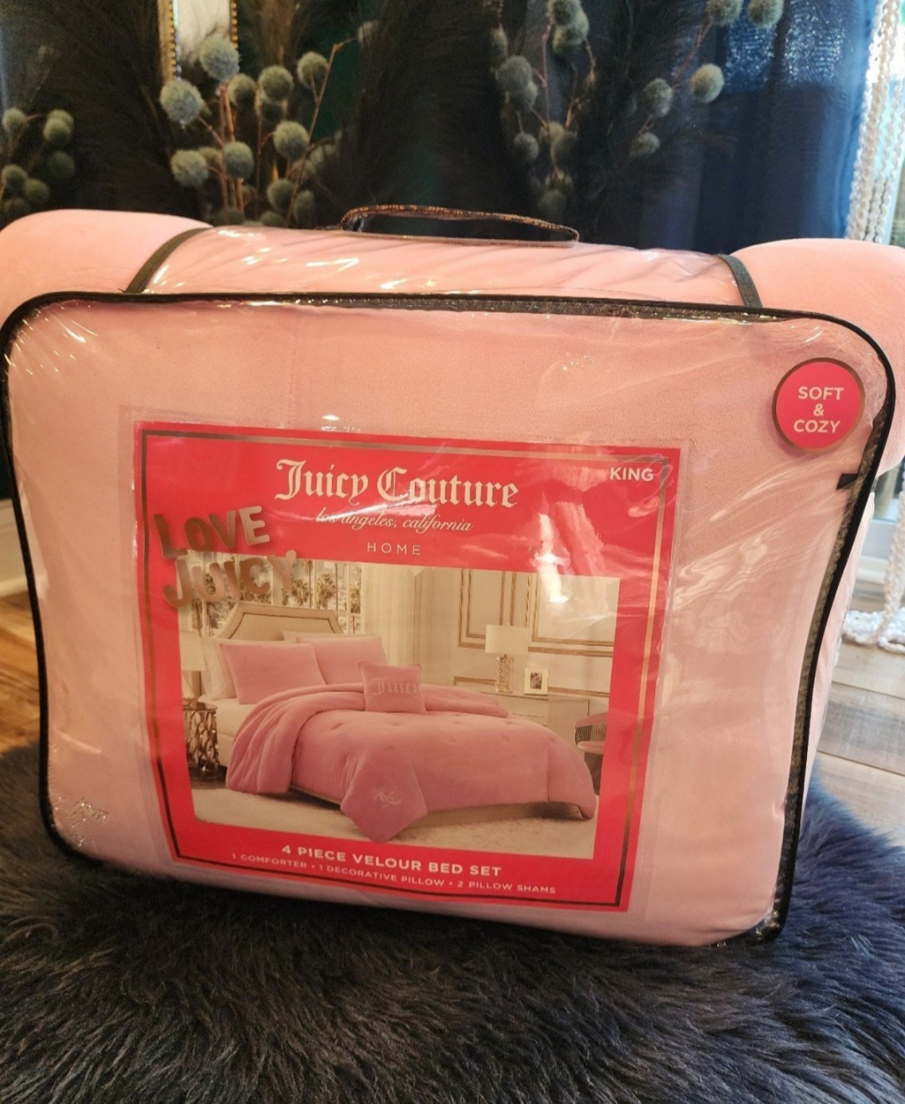 Juicy Coulture 4 Piece King bed set Soft&Cozy