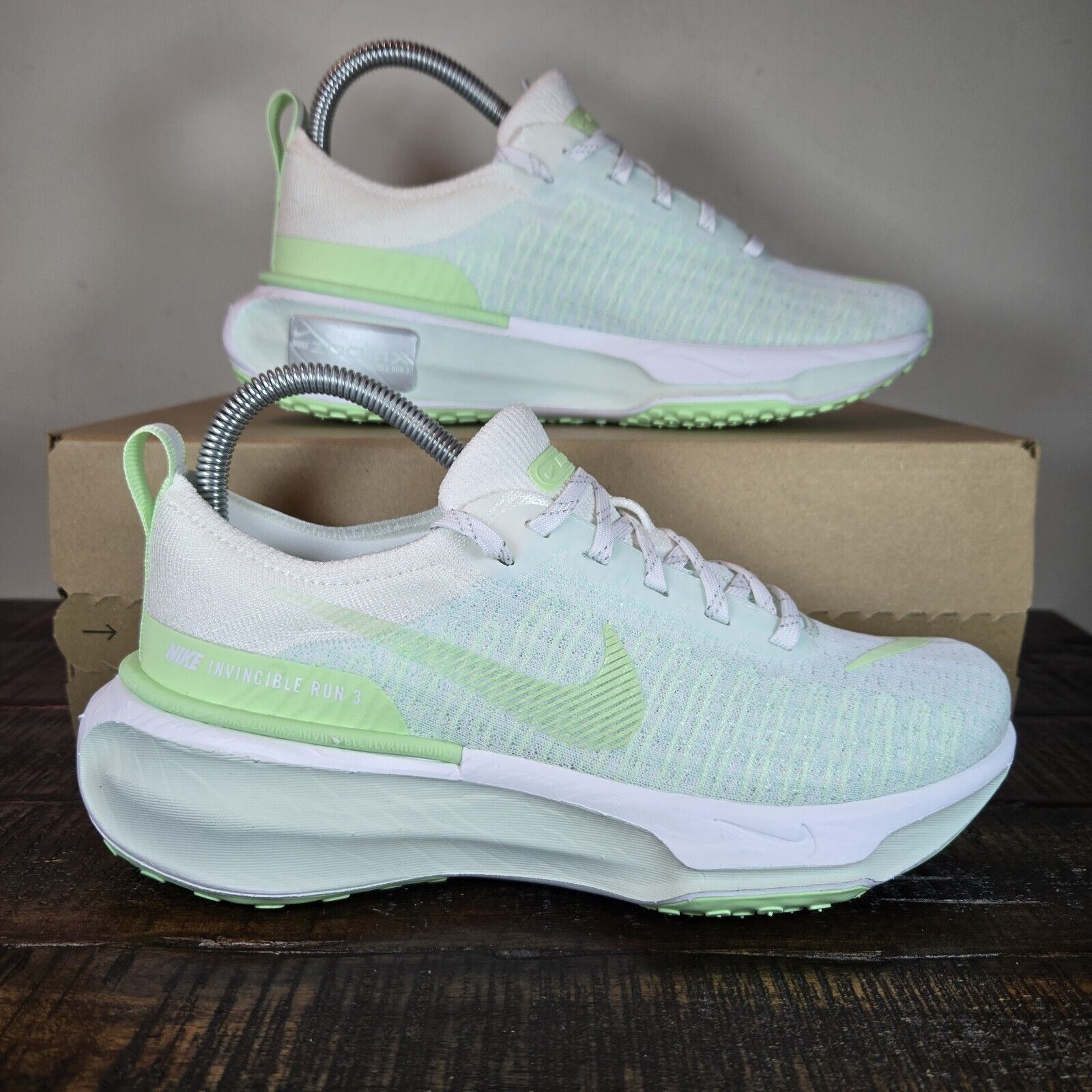 NEW Nike ZoomX Invincible Run 3 Womens Size 7 Running Shoes DR2660-104 White