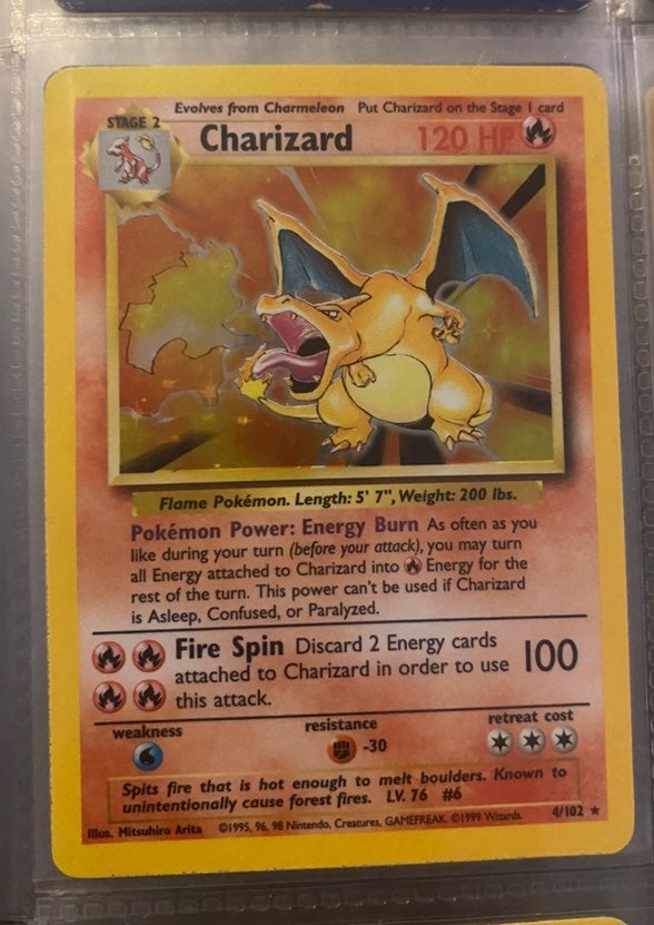 *RARE* Charizard #4/102 base set Pokemon Card