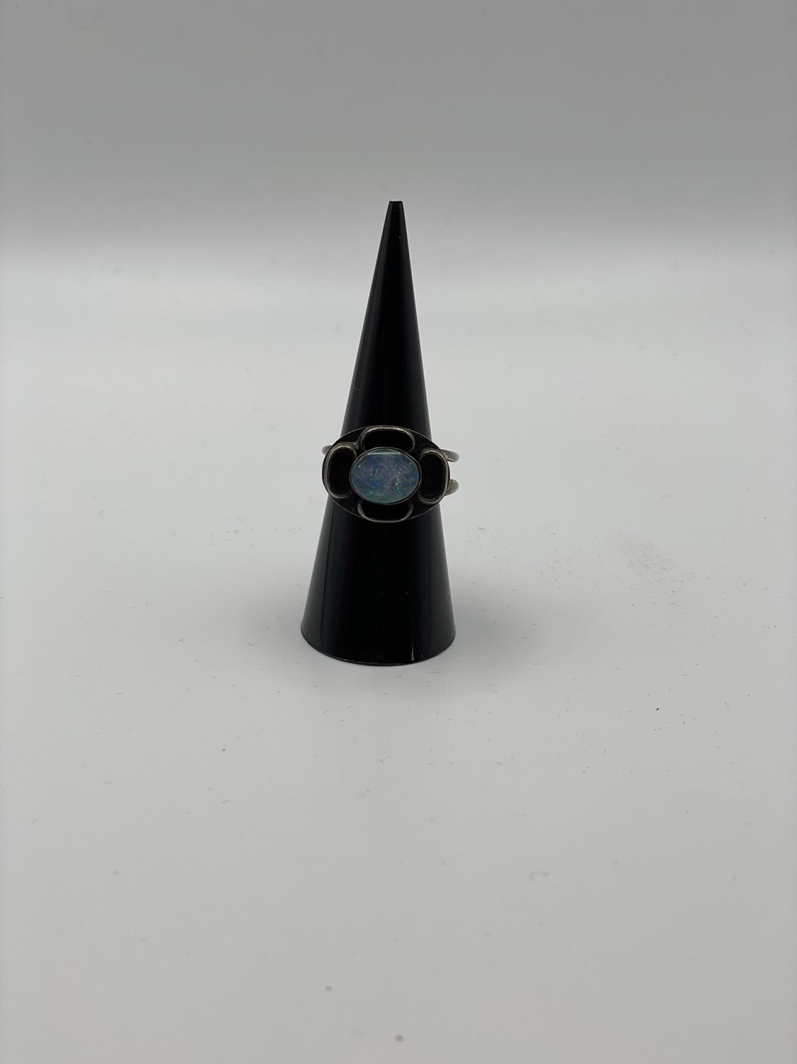 Vintage midcentury opal doublet ring
