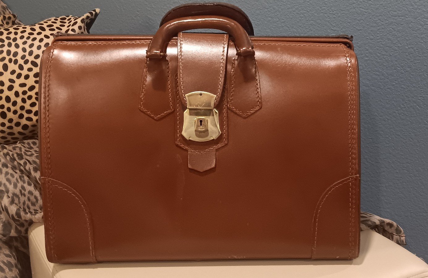 Vintage Handle Frame 3 Gusset leather Bag Briefcase Crest Lock
