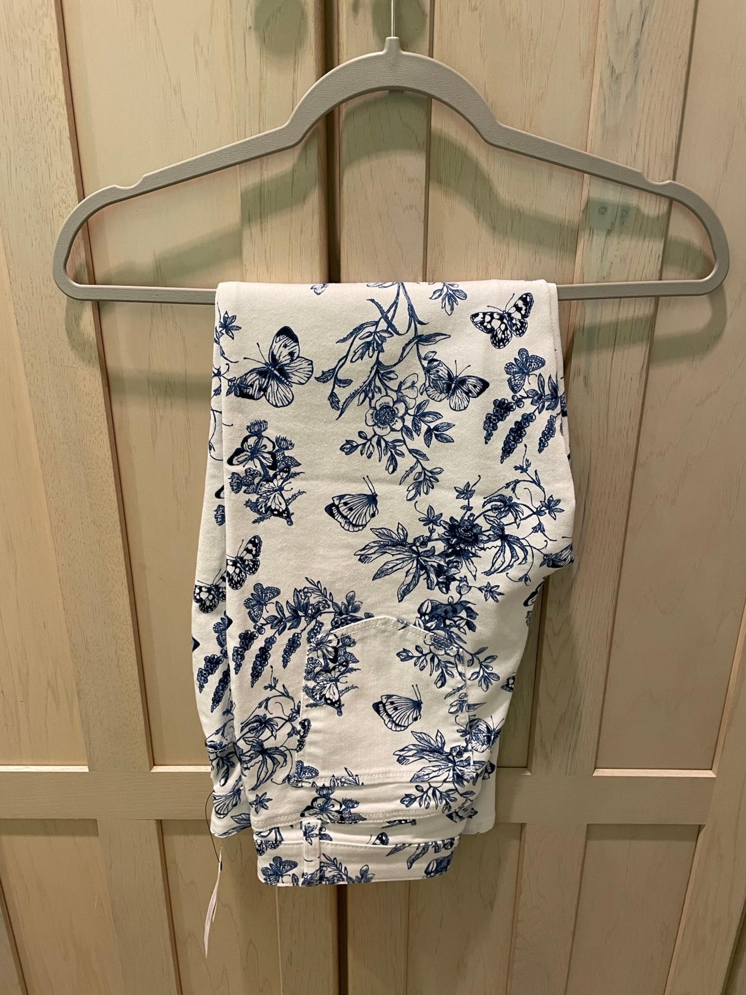 NEW Talbots Women Flawless Slim Ankle Jeans Sz 6P Petite.  White And Blue Print