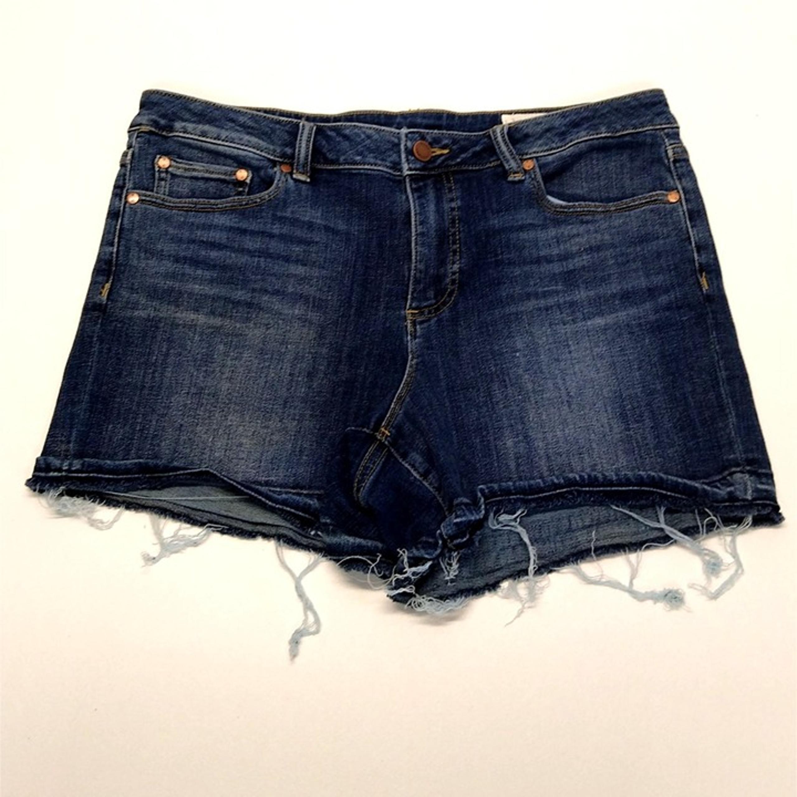 Vince Camuto Distressed Denim Jean Mid Rise Shorts Size 31/12 Stretch Waist 34"