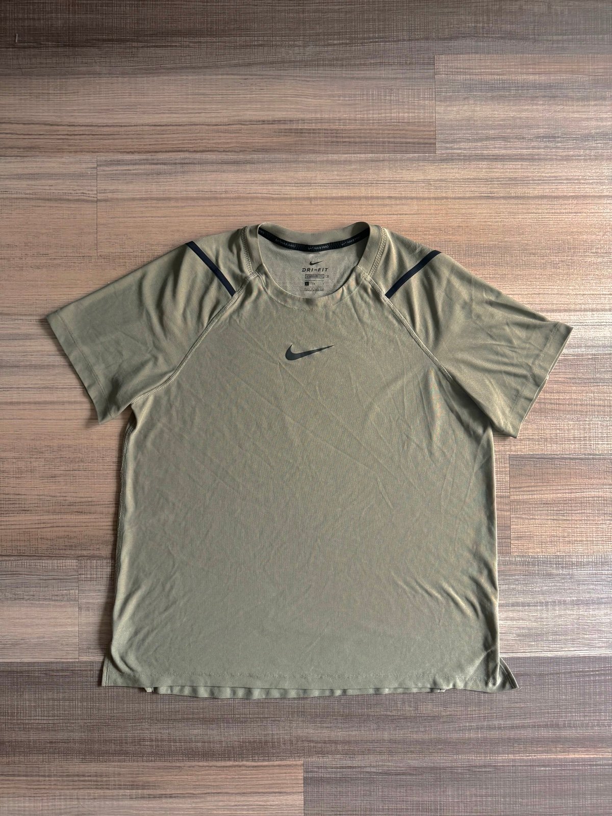 Nike Pro Training Shirt Size Large Men Sage Green 95 MSRP