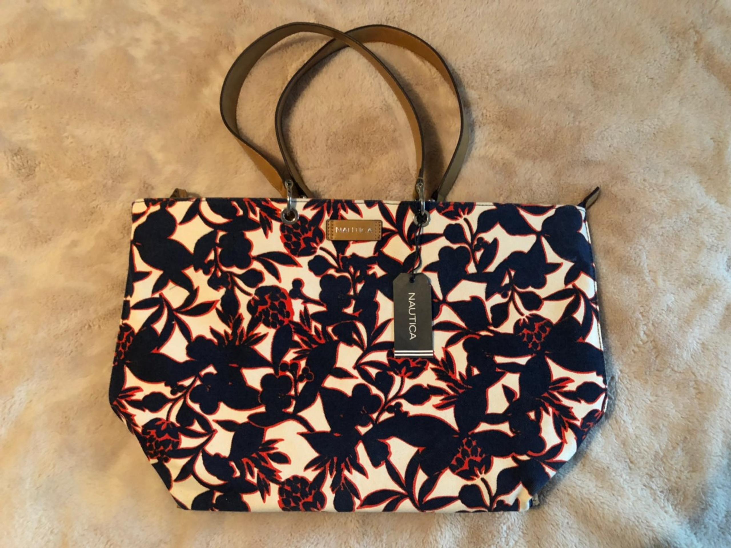 Nautica Banyon flower purse