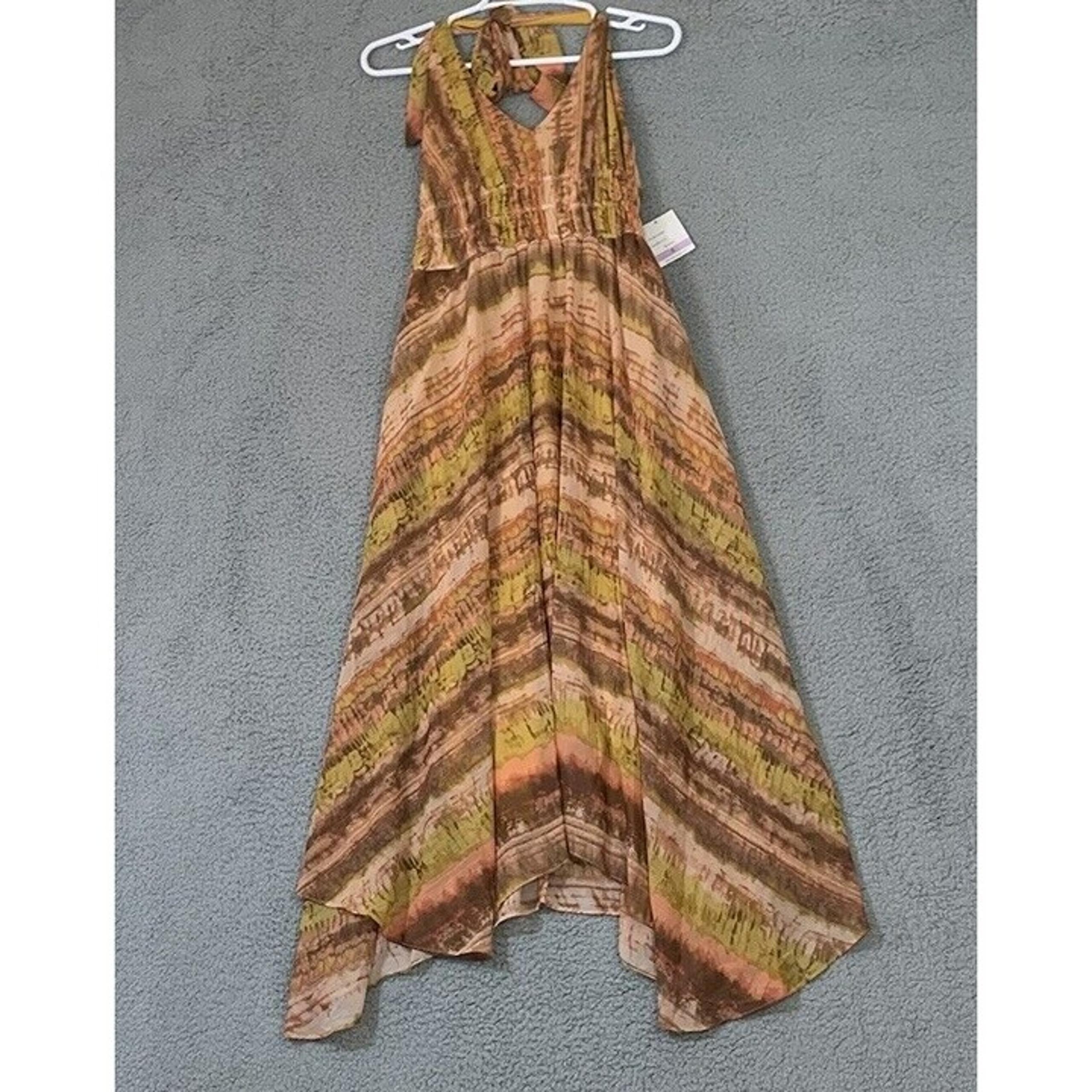 Taylor Women's Size 6 Halter V Neck Sleeveless Smocked Waist Handkerchief Hem Dr