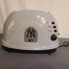 MLB New York Yankees Toaster Kitchen Appliance. Toast NY on Slices of Bread