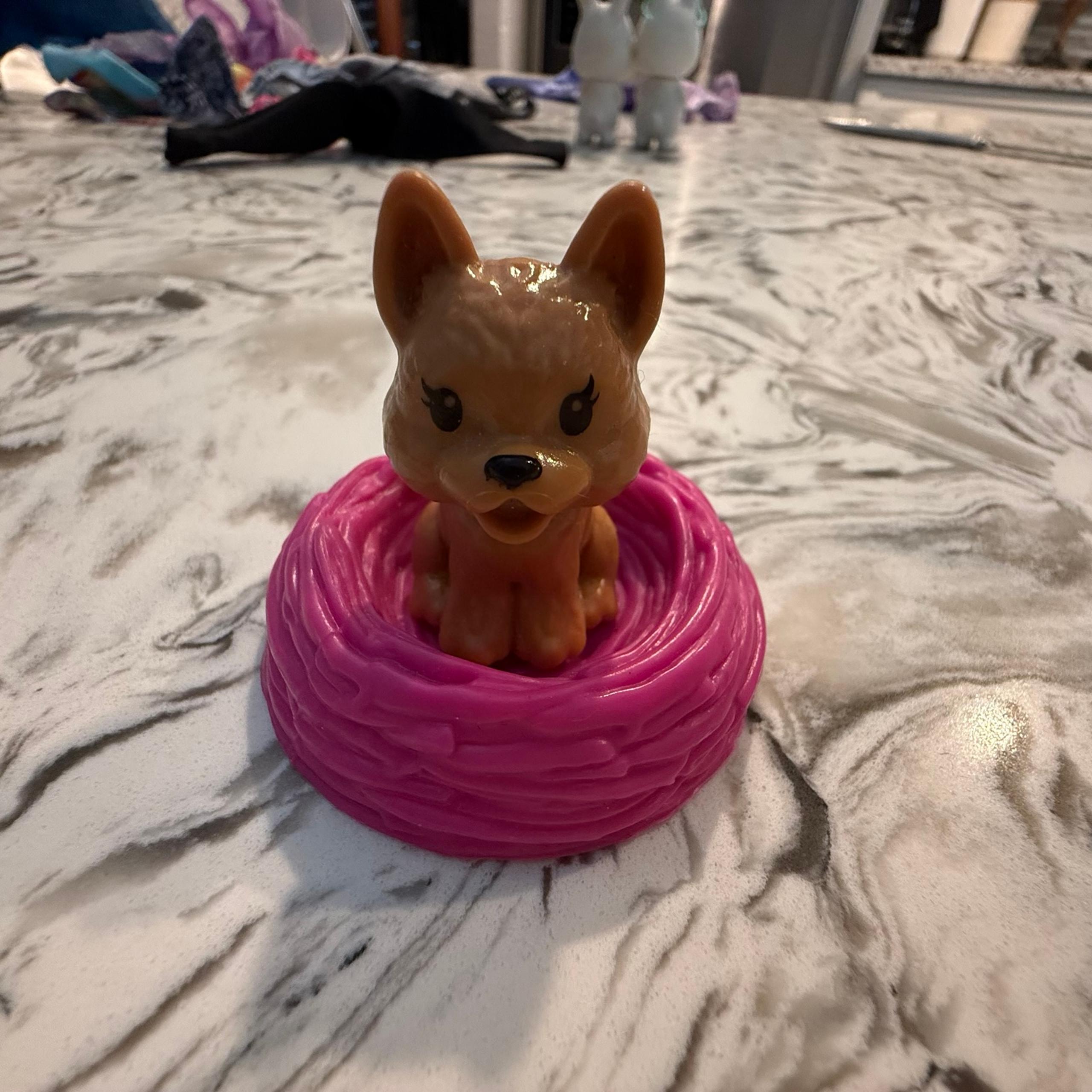 Barbie Club Chelsea Camper Dolls Brown Puppy Dog Pet Animal Bed